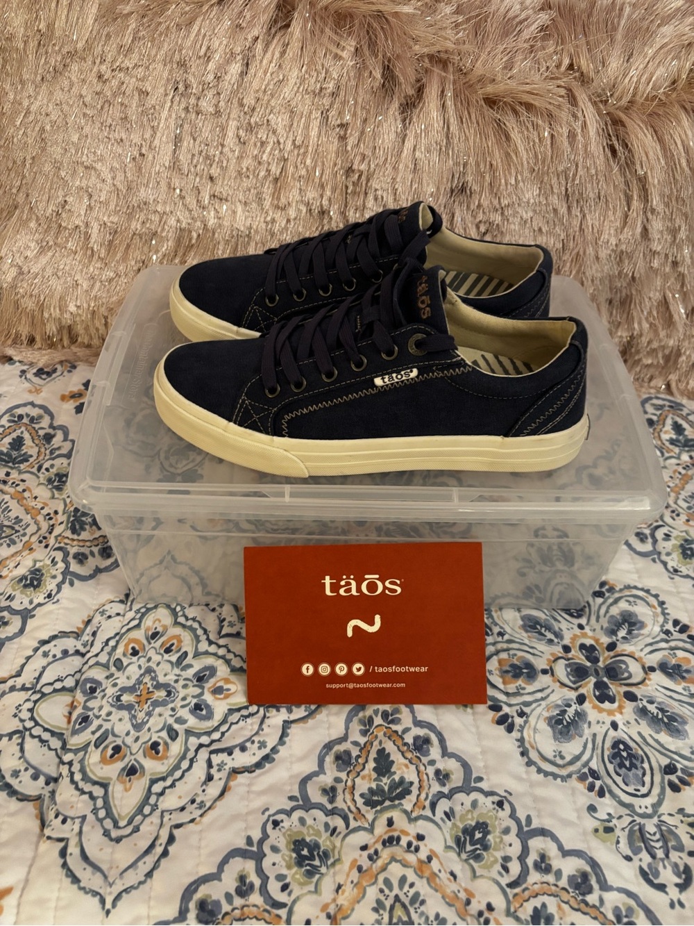 Taos Footwear Navy and Cream Low-Top Canvas Sneakers